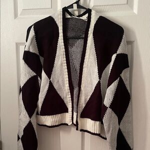 Stylish Black and White Argyle Women's Sweater
